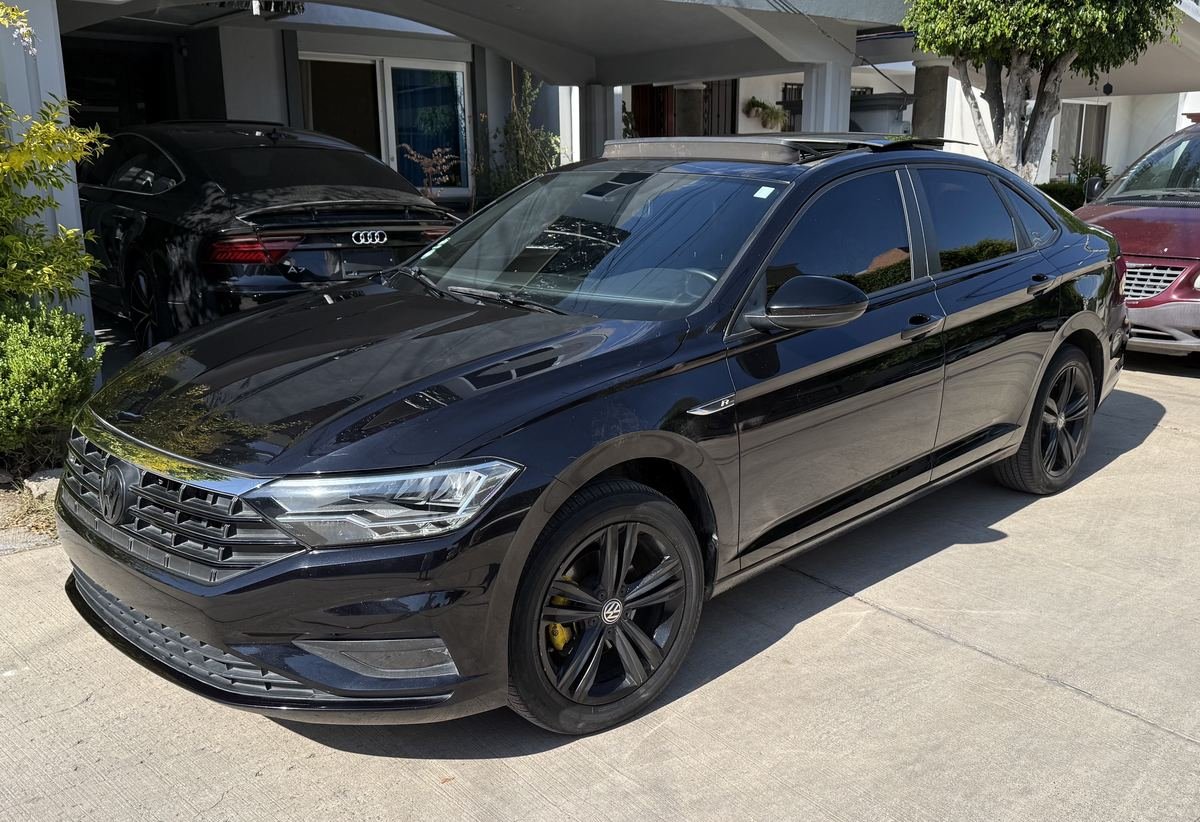 3/4 con quemacocos abierto · Volkswagen Jetta R-Line 2019