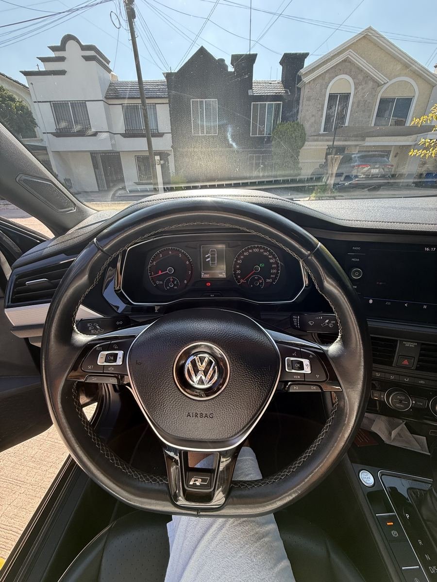 Volante y pantalla · Volkswagen Jetta R-Line 2019